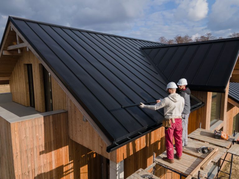 Koszt budowy dachu – jak wyliczyć koszt robocizny i materiałów?